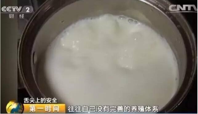 太原散装生牛乳露天卖 专家:放两小时就变质